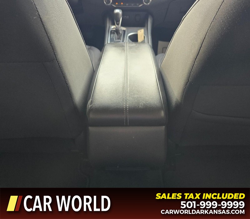 Nissan Altima Vehicle Full-screen Gallery Image 20