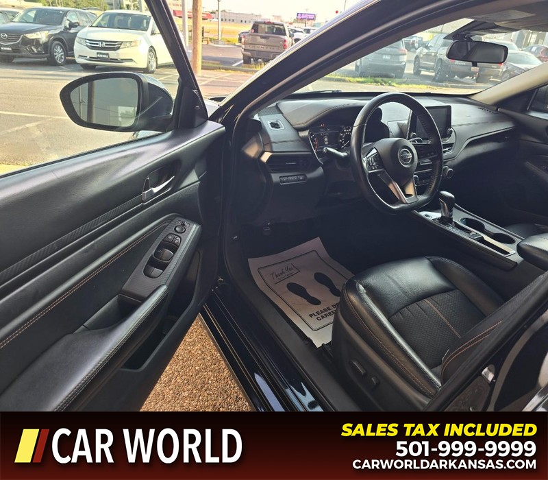 Nissan Altima Vehicle Full-screen Gallery Image 7