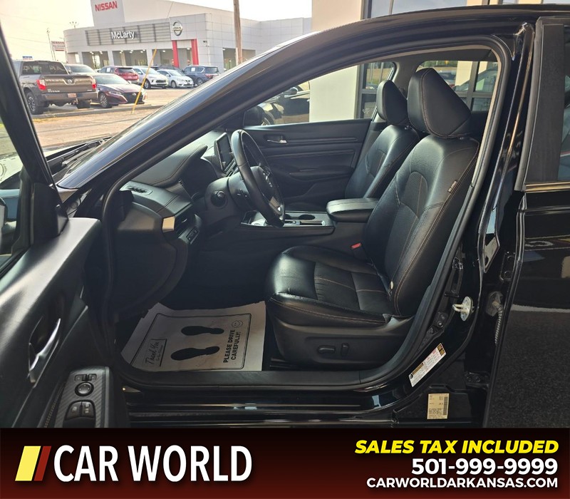 Nissan Altima Vehicle Full-screen Gallery Image 8