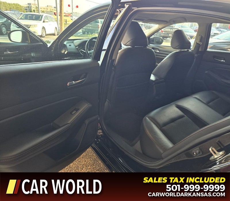 Nissan Altima Vehicle Full-screen Gallery Image 9