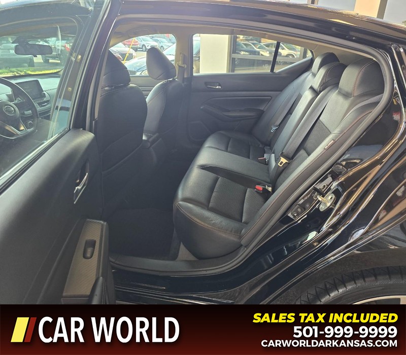 Nissan Altima Vehicle Full-screen Gallery Image 10