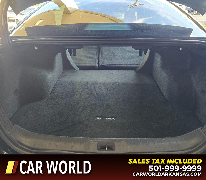 Nissan Altima Vehicle Full-screen Gallery Image 14