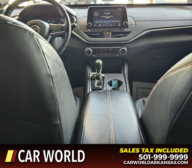 Nissan Altima Vehicle Full-screen Gallery Image 18