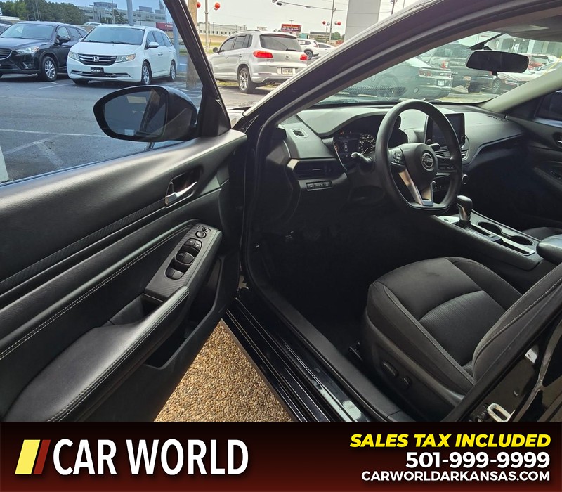 Nissan Altima Vehicle Full-screen Gallery Image 7