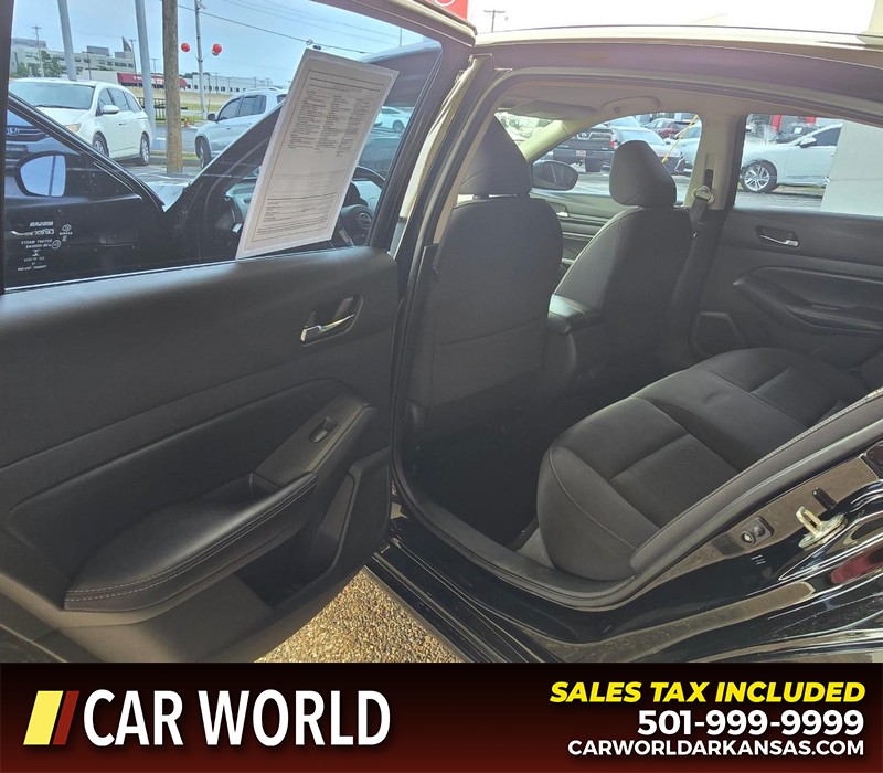 Nissan Altima Vehicle Full-screen Gallery Image 9