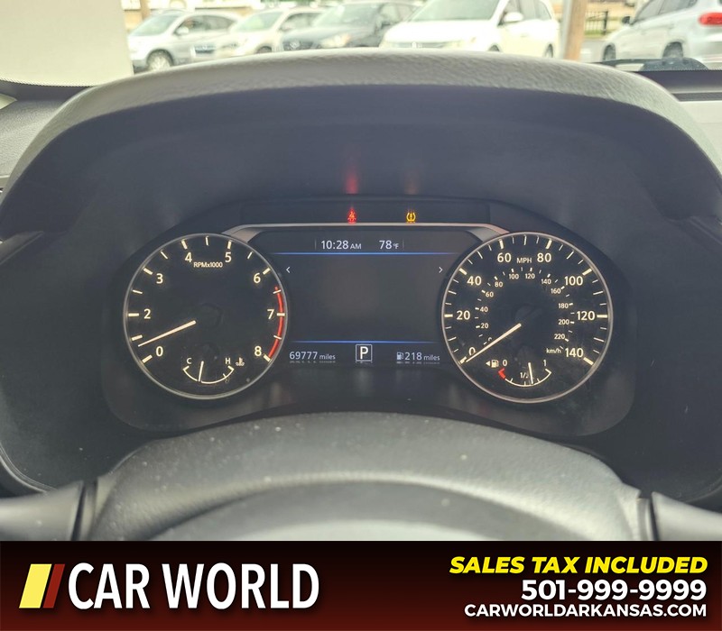 Nissan Altima Vehicle Full-screen Gallery Image 17