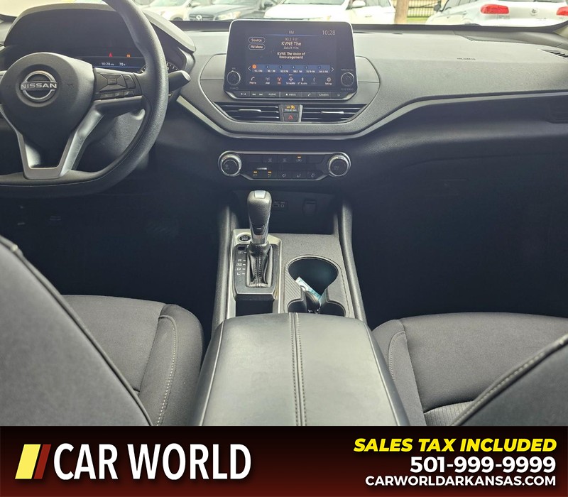 Nissan Altima Vehicle Full-screen Gallery Image 18