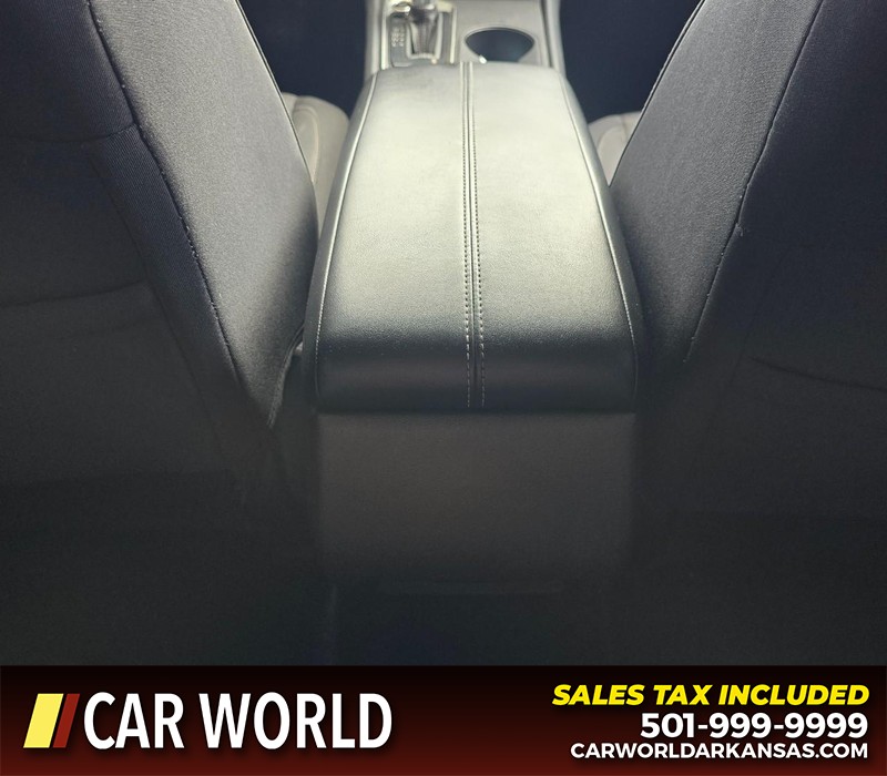 Nissan Altima Vehicle Full-screen Gallery Image 19