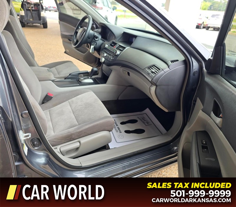 Honda Accord Sedan Vehicle Full-screen Gallery Image 11
