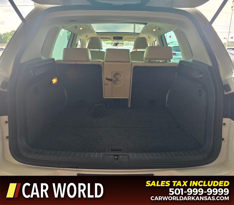 Volkswagen Tiguan Vehicle Full-screen Gallery Image 12