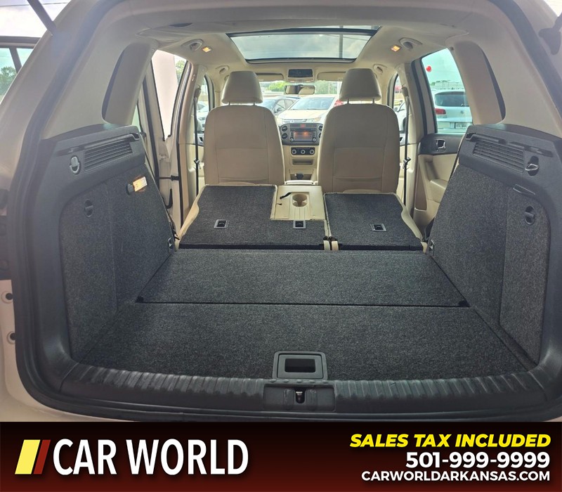 Volkswagen Tiguan Vehicle Full-screen Gallery Image 13