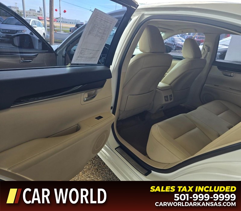 Lexus ES 350 Vehicle Full-screen Gallery Image 9