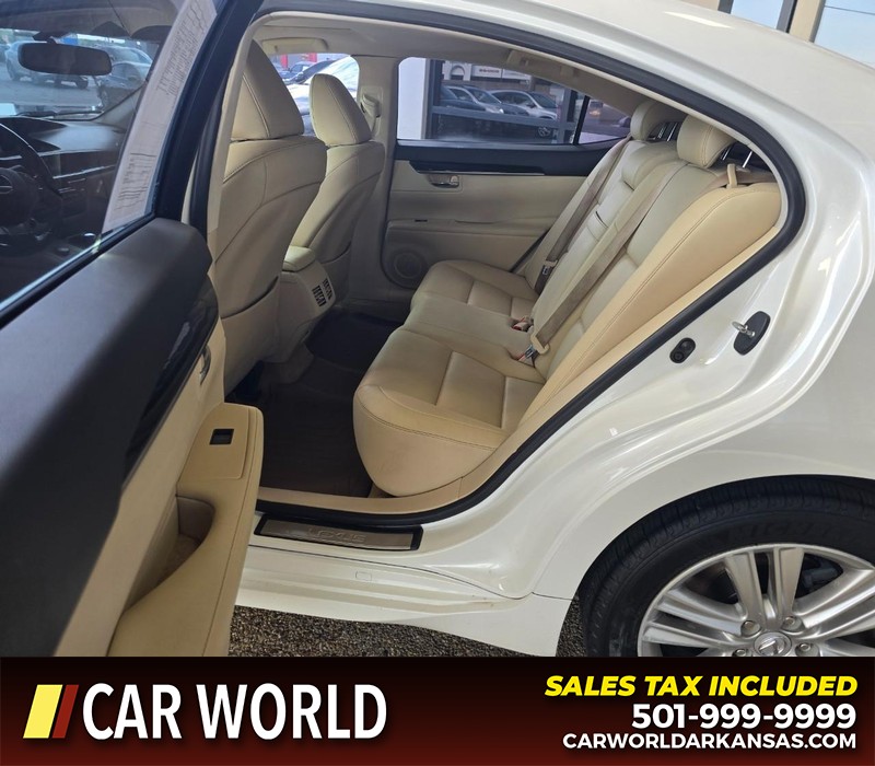 Lexus ES 350 Vehicle Full-screen Gallery Image 10