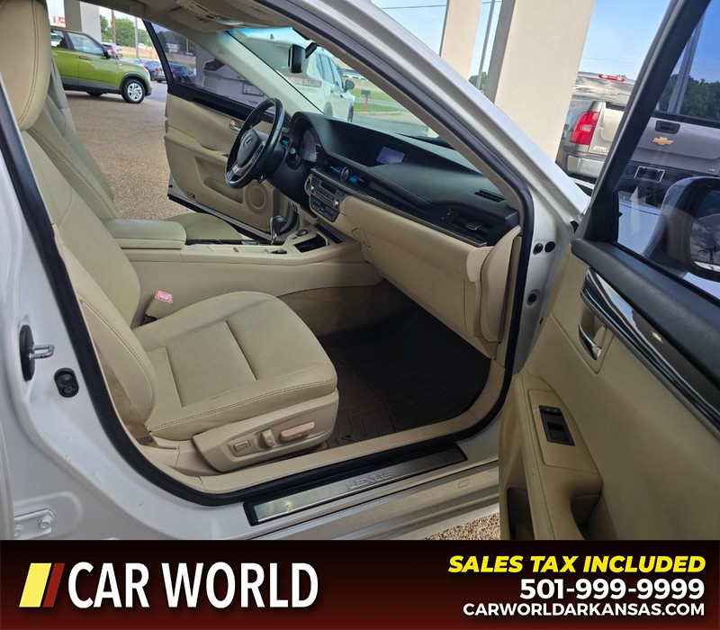Lexus ES 350 Vehicle Full-screen Gallery Image 11