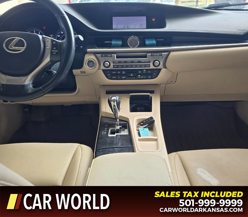 Lexus ES 350 Vehicle Full-screen Gallery Image 17
