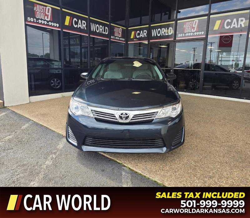 Toyota Camry Vehicle Full-screen Gallery Image 2