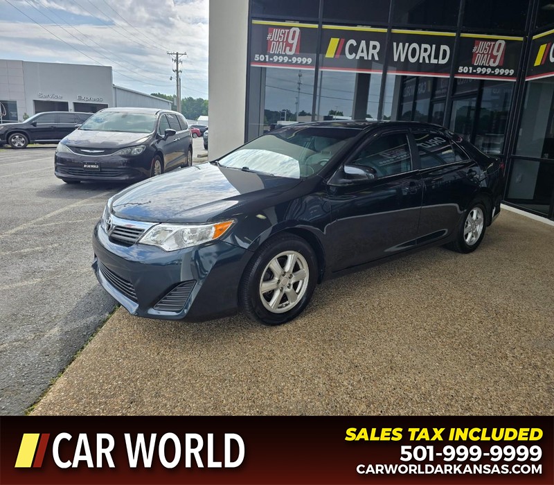 Toyota Camry Vehicle Full-screen Gallery Image 3