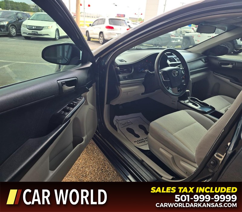 Toyota Camry Vehicle Full-screen Gallery Image 7
