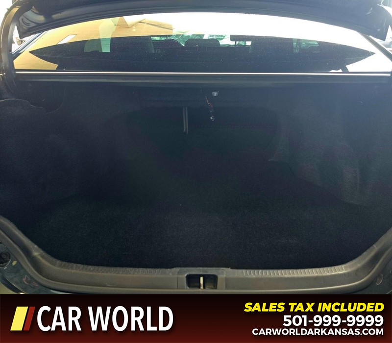 Toyota Camry Vehicle Full-screen Gallery Image 13