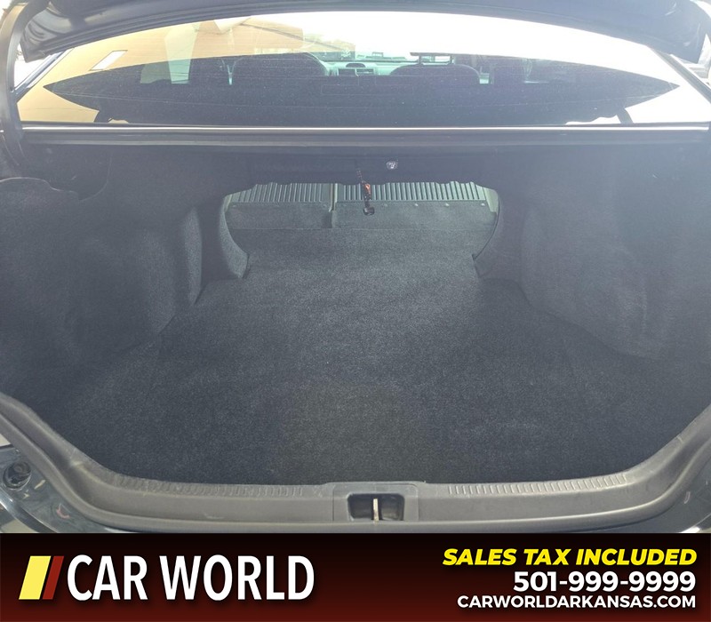 Toyota Camry Vehicle Full-screen Gallery Image 14