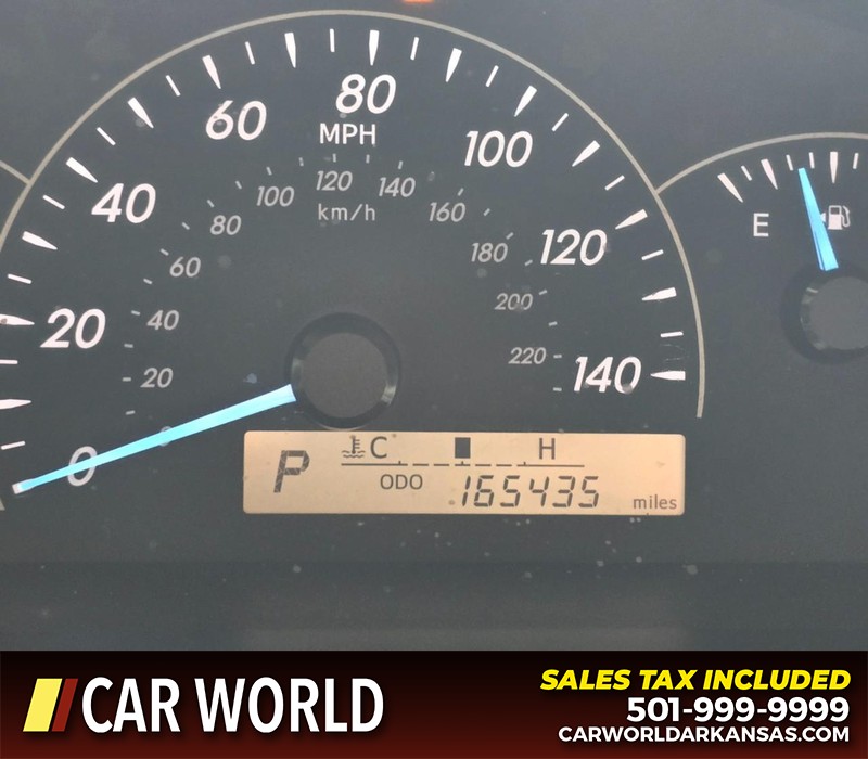 Toyota Camry Vehicle Full-screen Gallery Image 16