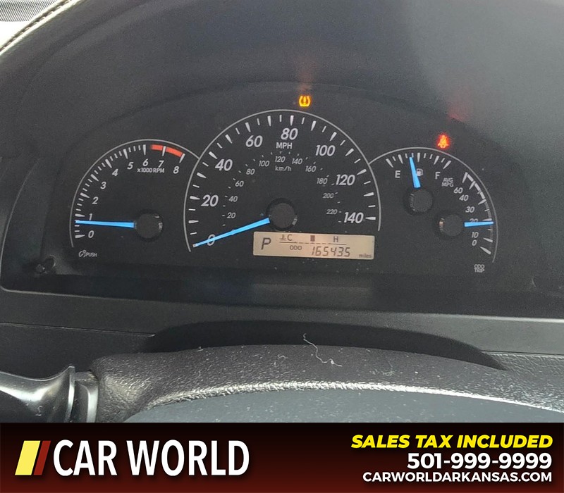 Toyota Camry Vehicle Full-screen Gallery Image 17