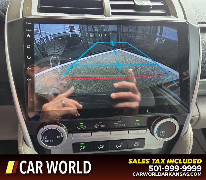 Toyota Camry Vehicle Full-screen Gallery Image 19