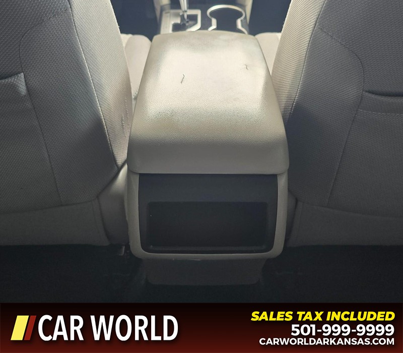 Toyota Camry Vehicle Full-screen Gallery Image 20