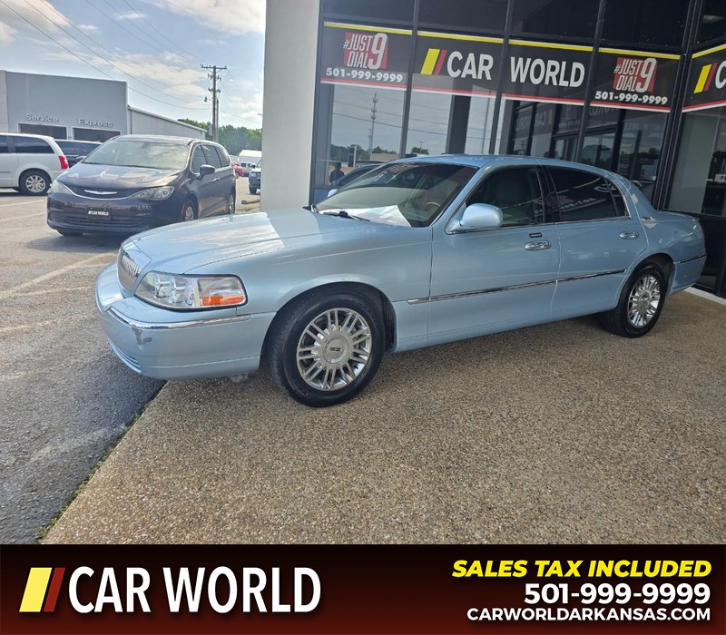 Lincoln Town Car Vehicle Full-screen Gallery Image 3
