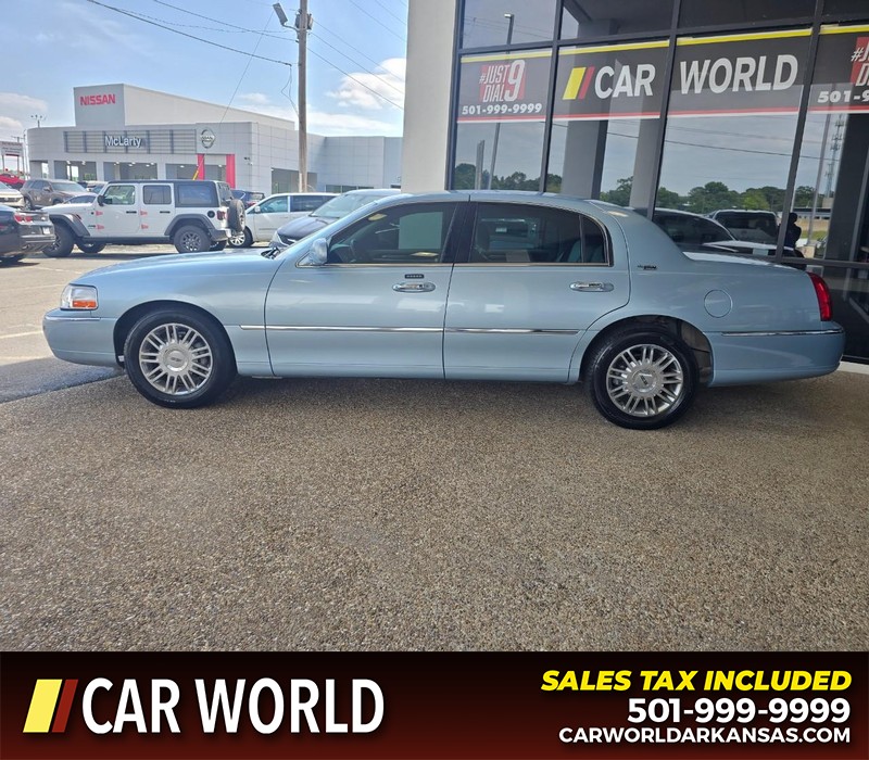 Lincoln Town Car Vehicle Full-screen Gallery Image 4