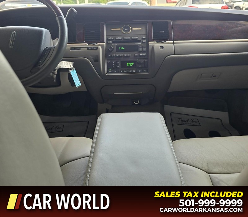 Lincoln Town Car Vehicle Full-screen Gallery Image 17