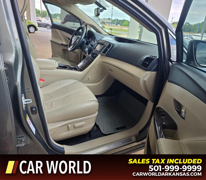 Toyota Venza Vehicle Full-screen Gallery Image 11