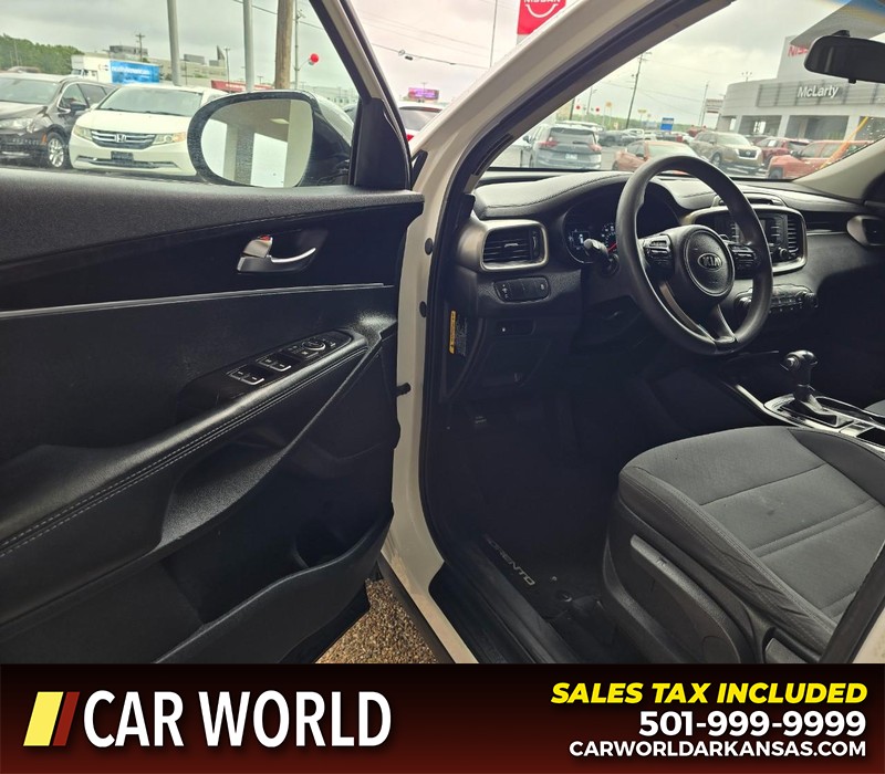 Kia Sorento Vehicle Full-screen Gallery Image 7
