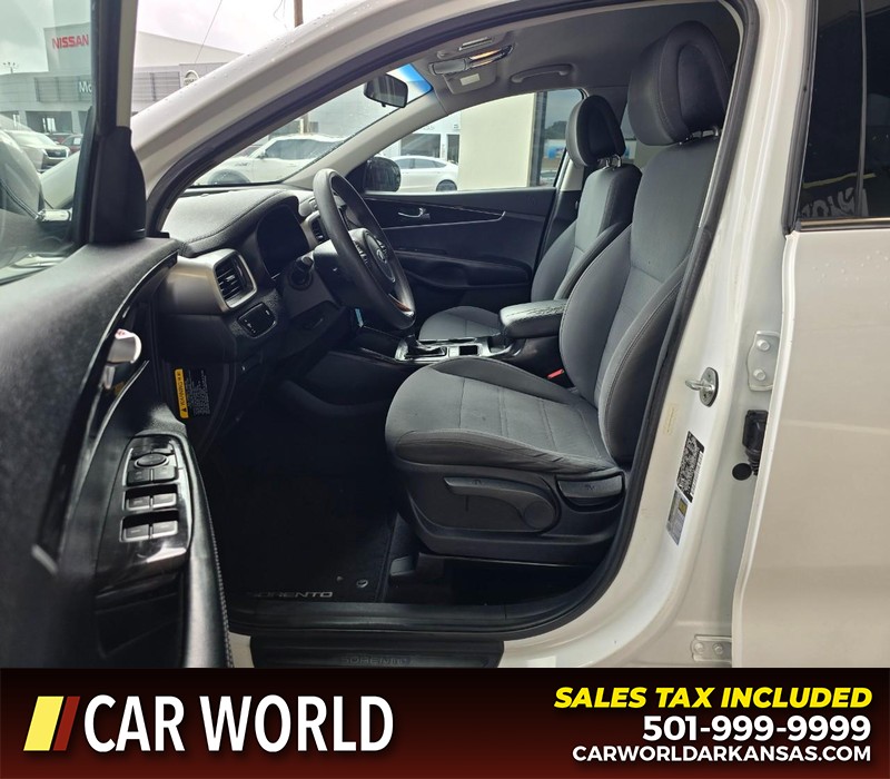 Kia Sorento Vehicle Full-screen Gallery Image 8