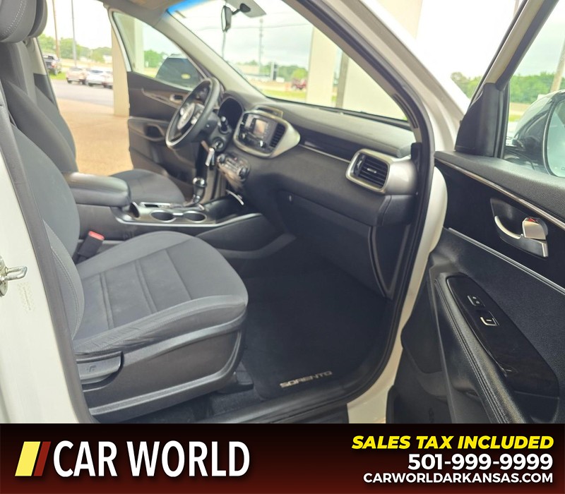 Kia Sorento Vehicle Full-screen Gallery Image 12