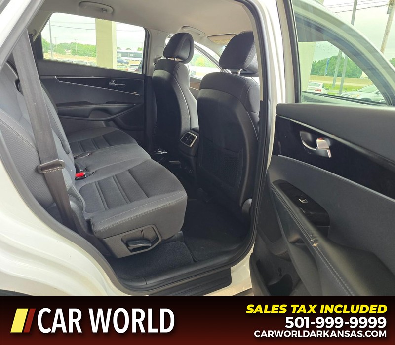 Kia Sorento Vehicle Full-screen Gallery Image 13