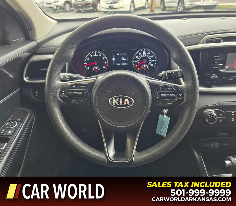 Kia Sorento Vehicle Full-screen Gallery Image 19