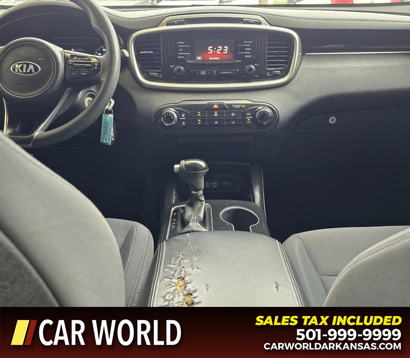 Kia Sorento Vehicle Full-screen Gallery Image 23