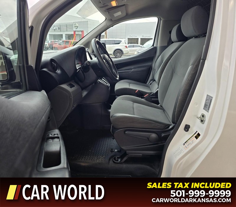 Nissan NV200 Compact Cargo Vehicle Full-screen Gallery Image 8
