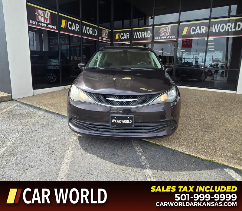 Chrysler Pacifica Vehicle Full-screen Gallery Image 2
