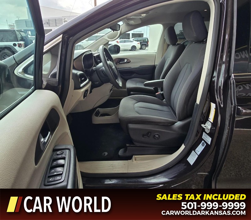 Chrysler Pacifica Vehicle Full-screen Gallery Image 8