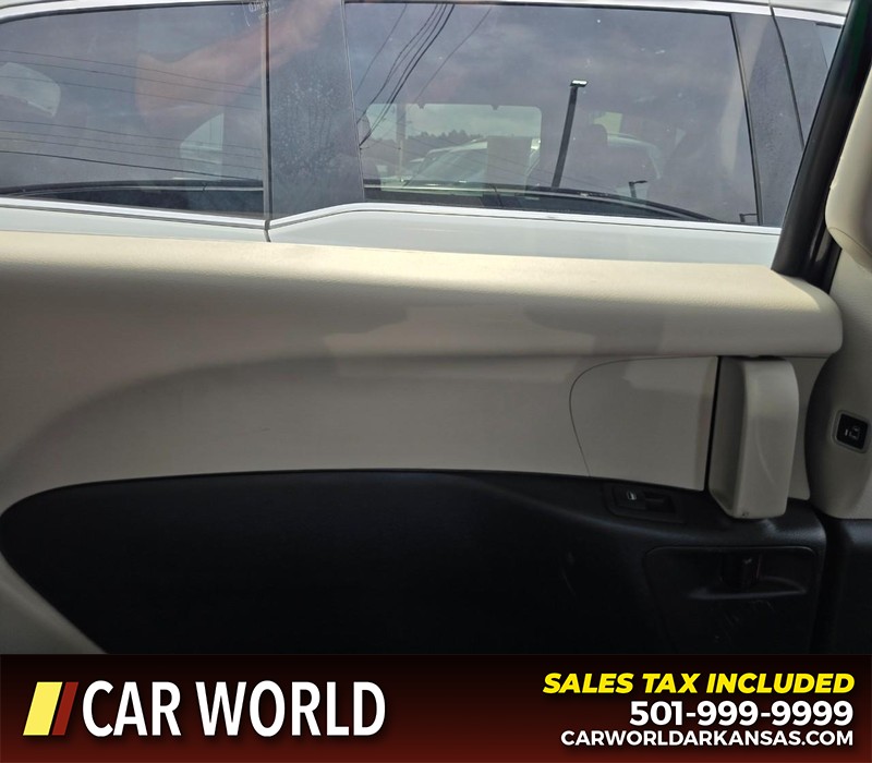 Chrysler Pacifica Vehicle Full-screen Gallery Image 10