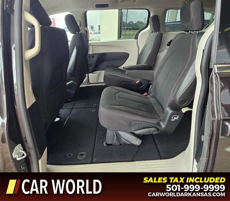 Chrysler Pacifica Vehicle Full-screen Gallery Image 11