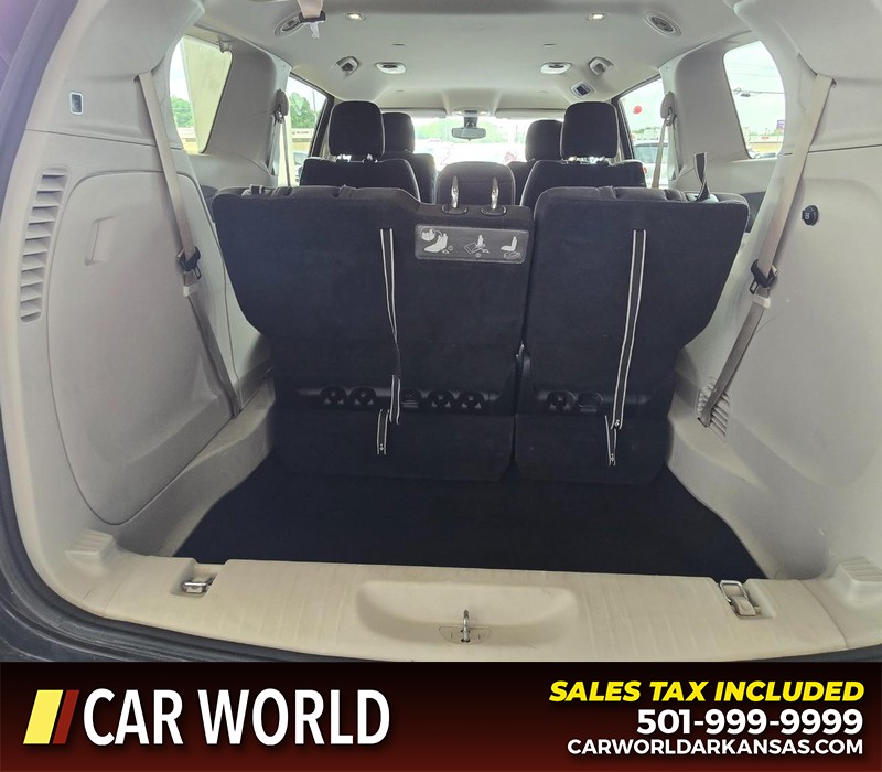 Chrysler Pacifica Vehicle Full-screen Gallery Image 17