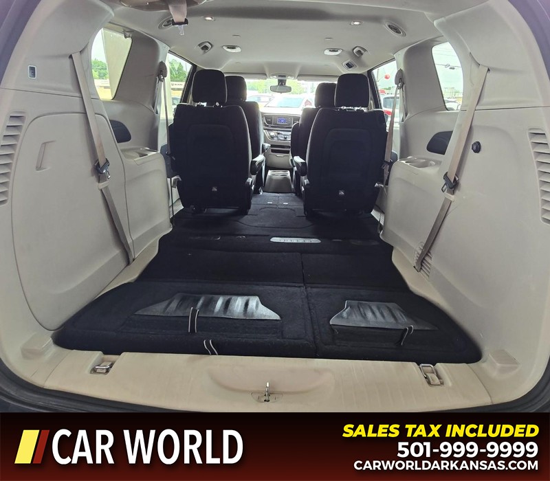 Chrysler Pacifica Vehicle Full-screen Gallery Image 18