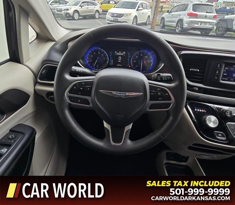 Chrysler Pacifica Vehicle Full-screen Gallery Image 20