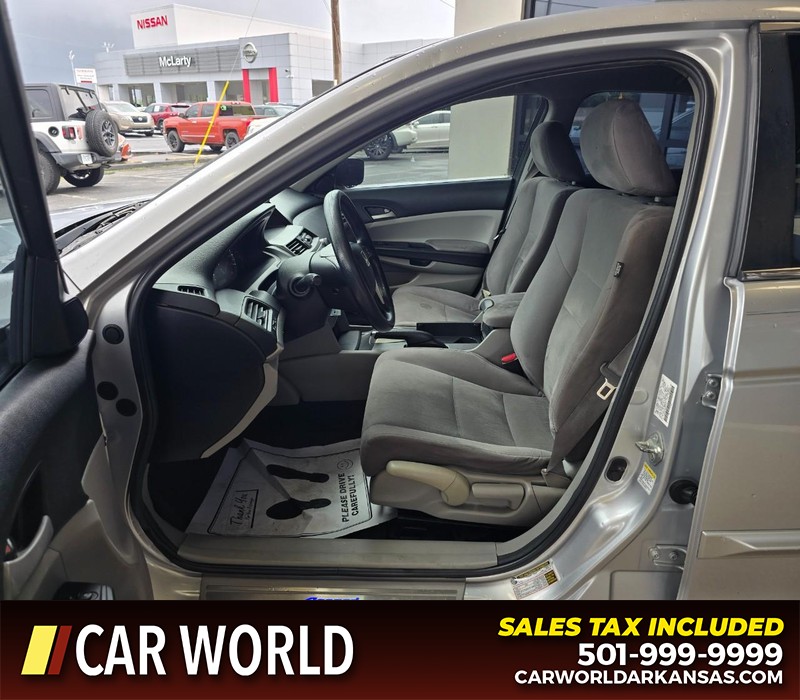 Honda Accord Sedan Vehicle Full-screen Gallery Image 8