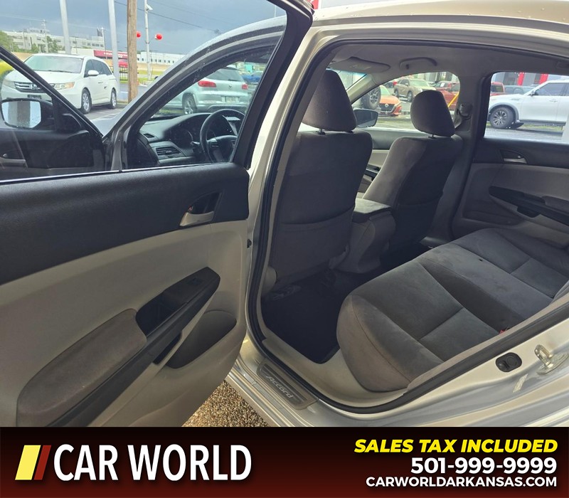 Honda Accord Sedan Vehicle Full-screen Gallery Image 9