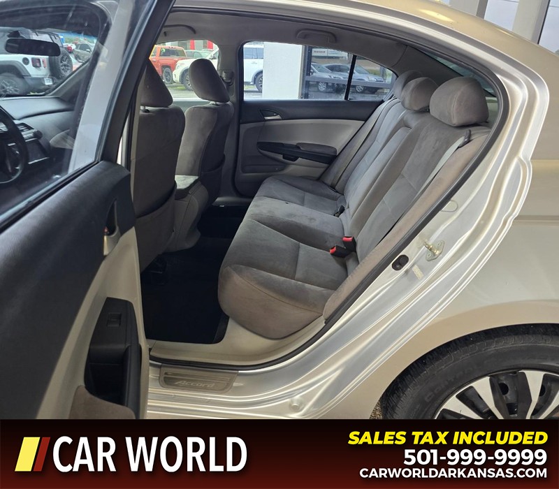 Honda Accord Sedan Vehicle Full-screen Gallery Image 10