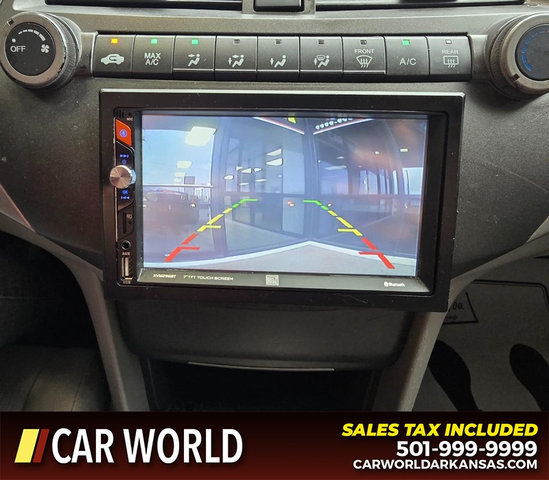 Honda Accord Sedan Vehicle Full-screen Gallery Image 18